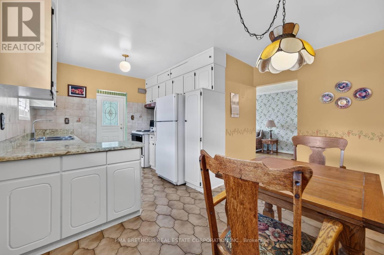 65 Goldsboro Road, Toronto, Ontario  M9L 1A6 - Photo 4 - W13612874