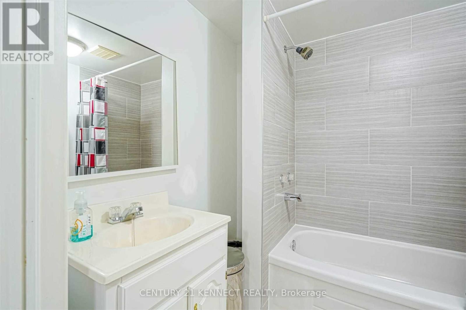4 Somerset Drive, Brampton, Ontario  L6Z 1C6 - Photo 12 - W13612884