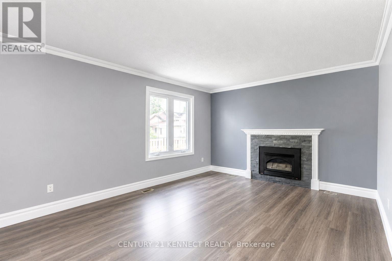 4 Somerset Drive, Brampton, Ontario  L6Z 1C6 - Photo 2 - W13612884