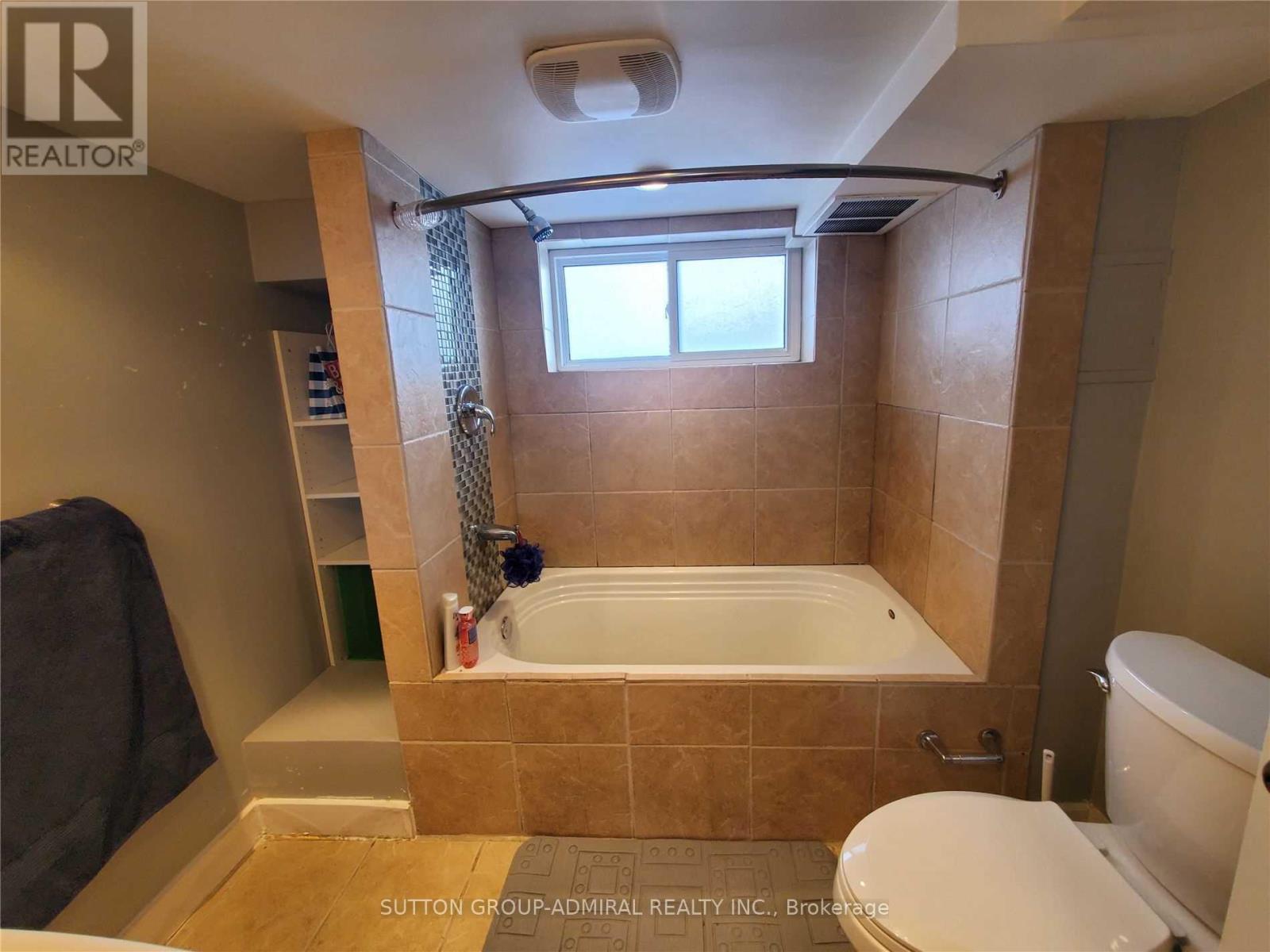 Lower - 31 Gilpin Avenue, Toronto, Ontario  M6M 1G7 - Photo 3 - W13612914