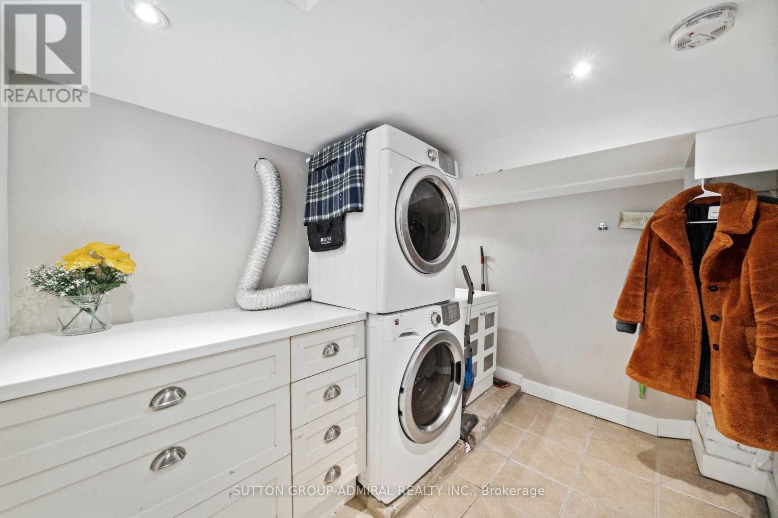 Lower - 31 Gilpin Avenue, Toronto, Ontario  M6M 1G7 - Photo 6 - W13612914