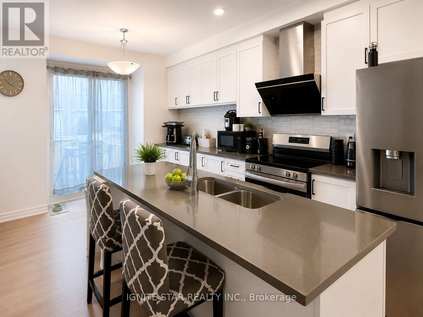 1246 Wheat Boom Drive, Oakville, Ontario  L6H 7Y4 - Photo 2 - W13612986