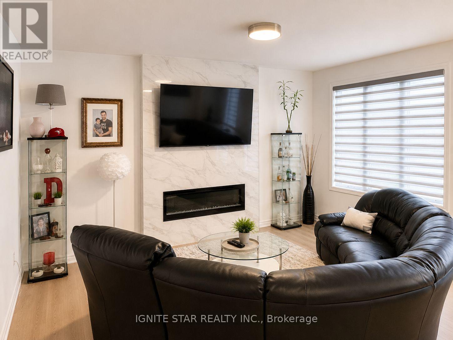 1246 Wheat Boom Drive, Oakville, Ontario  L6H 7Y4 - Photo 3 - W13612986