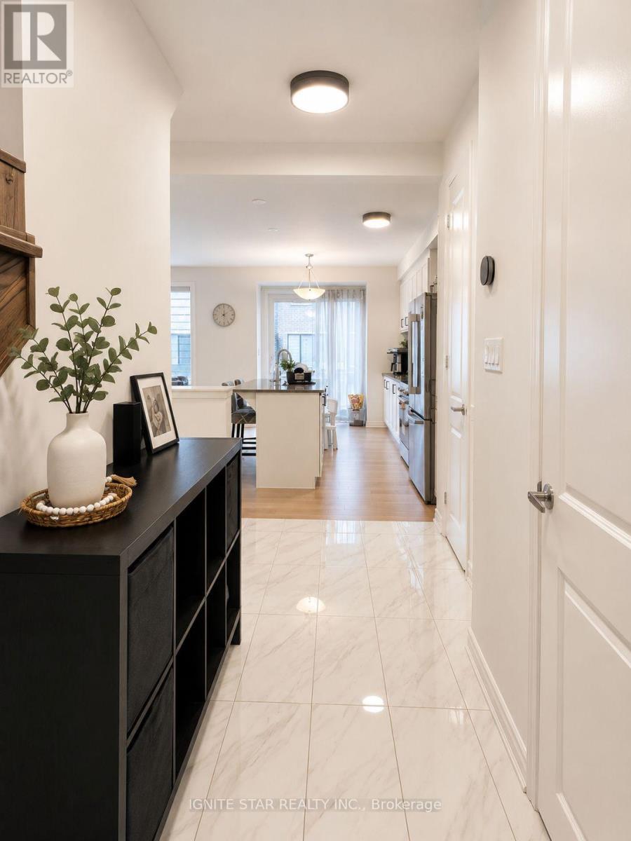 1246 Wheat Boom Drive, Oakville, Ontario  L6H 7Y4 - Photo 4 - W13612986