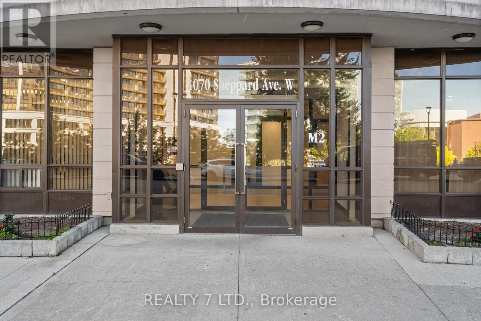 323 - 1070 Sheppard Avenue W, Toronto, Ontario  M3J 0G8 - Photo 5 - W13613066