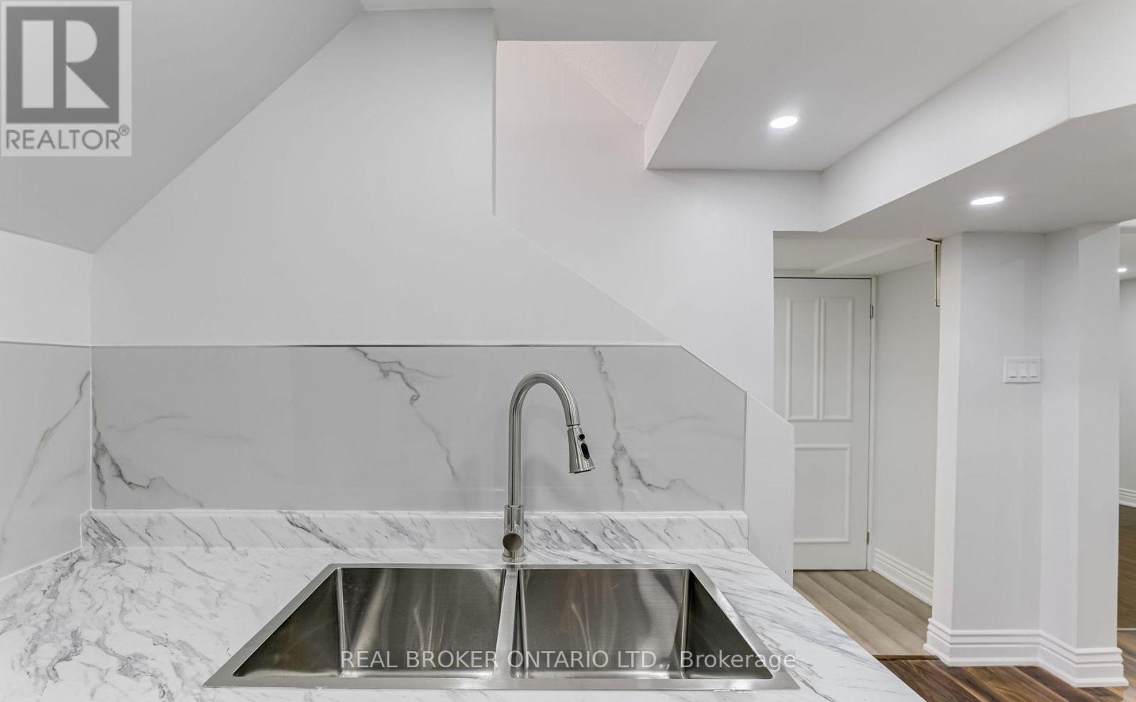 47 Rotary Drive, Toronto, Ontario  M1B 2J2 - Photo 4 - E13611404