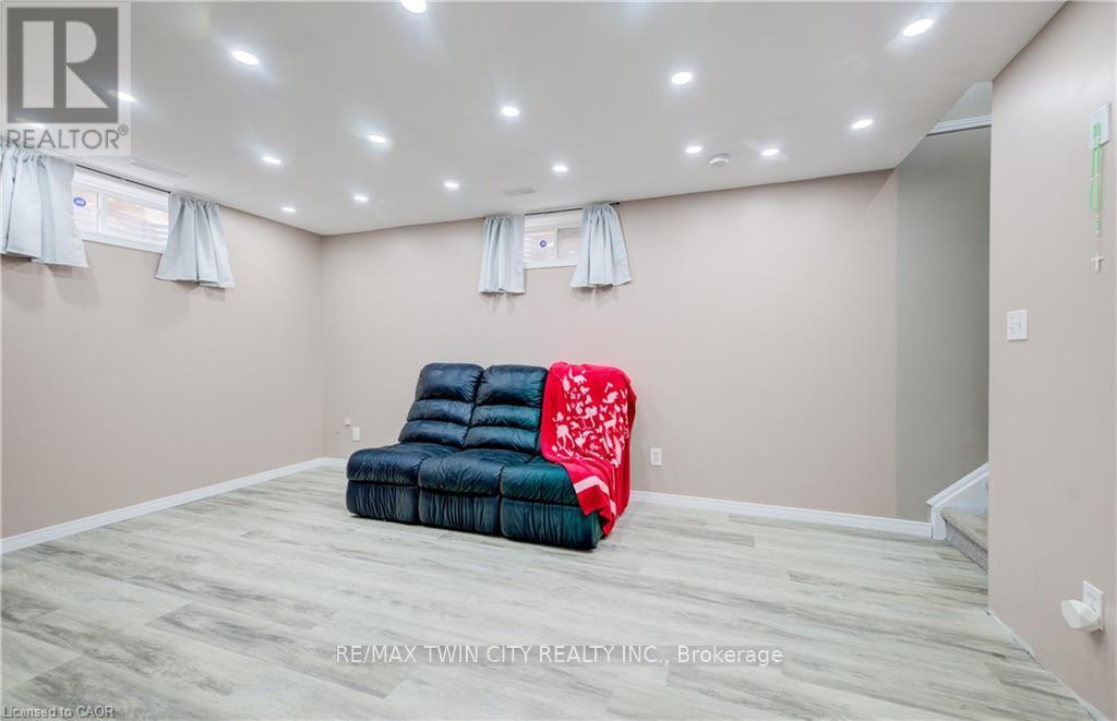 27 Bridlewreath Street, Kitchener, Ontario  N2E 3V5 - Photo 29 - X13612800