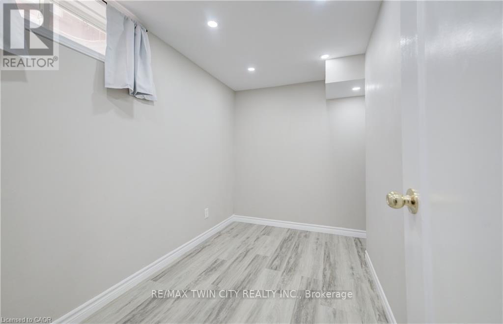 27 Bridlewreath Street, Kitchener, Ontario  N2E 3V5 - Photo 30 - X13612800