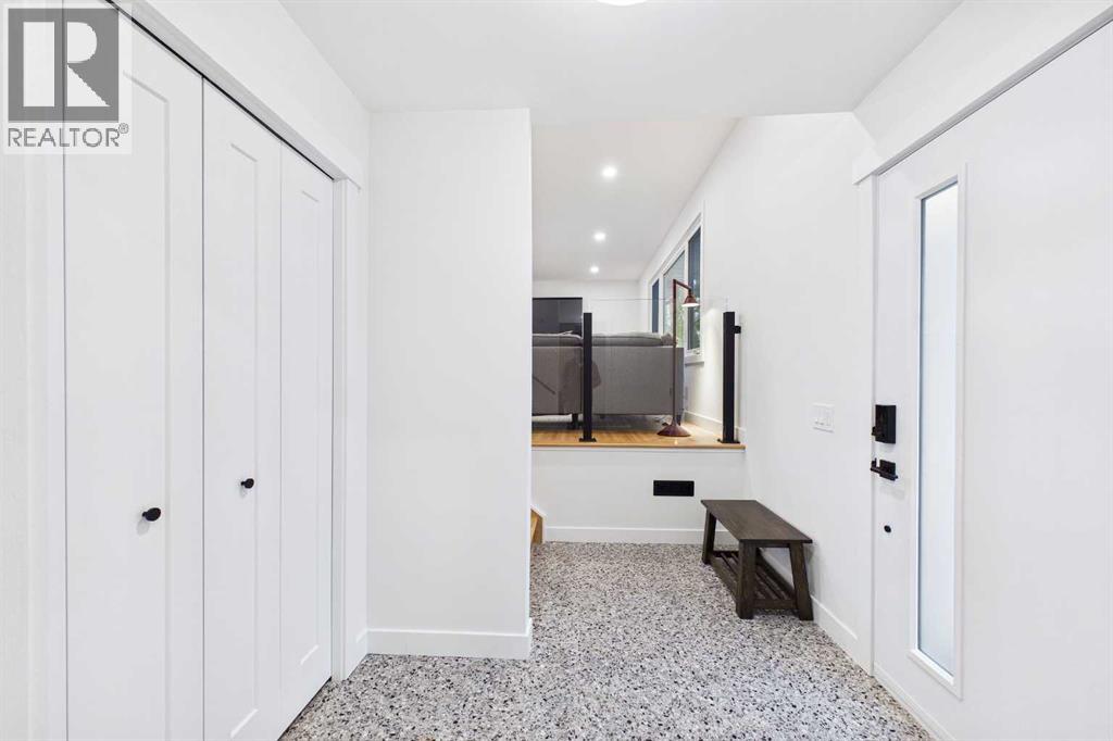 920 Cantabrian Drive Sw, Calgary, Alberta  T2W 1L7 - Photo 2 - A2317005