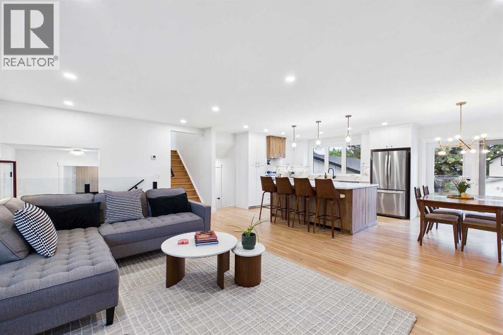 920 Cantabrian Drive Sw, Calgary, Alberta  T2W 1L7 - Photo 4 - A2317005