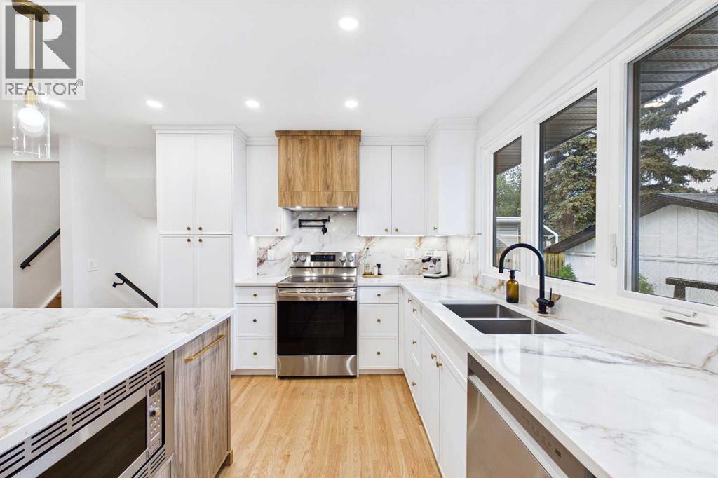 920 Cantabrian Drive Sw, Calgary, Alberta  T2W 1L7 - Photo 12 - A2317005