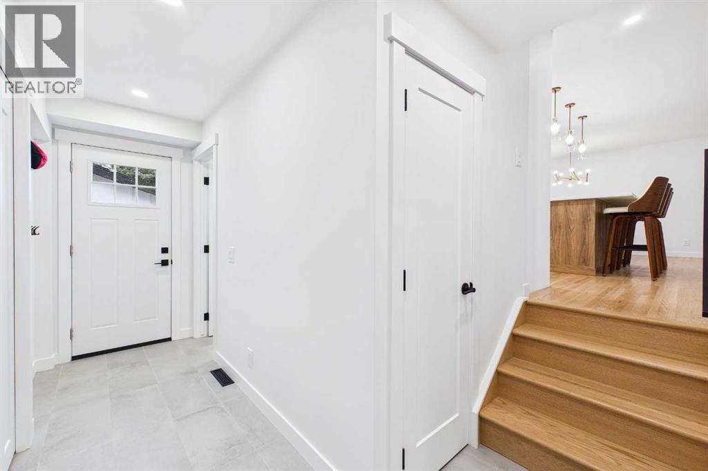 920 Cantabrian Drive Sw, Calgary, Alberta  T2W 1L7 - Photo 19 - A2317005