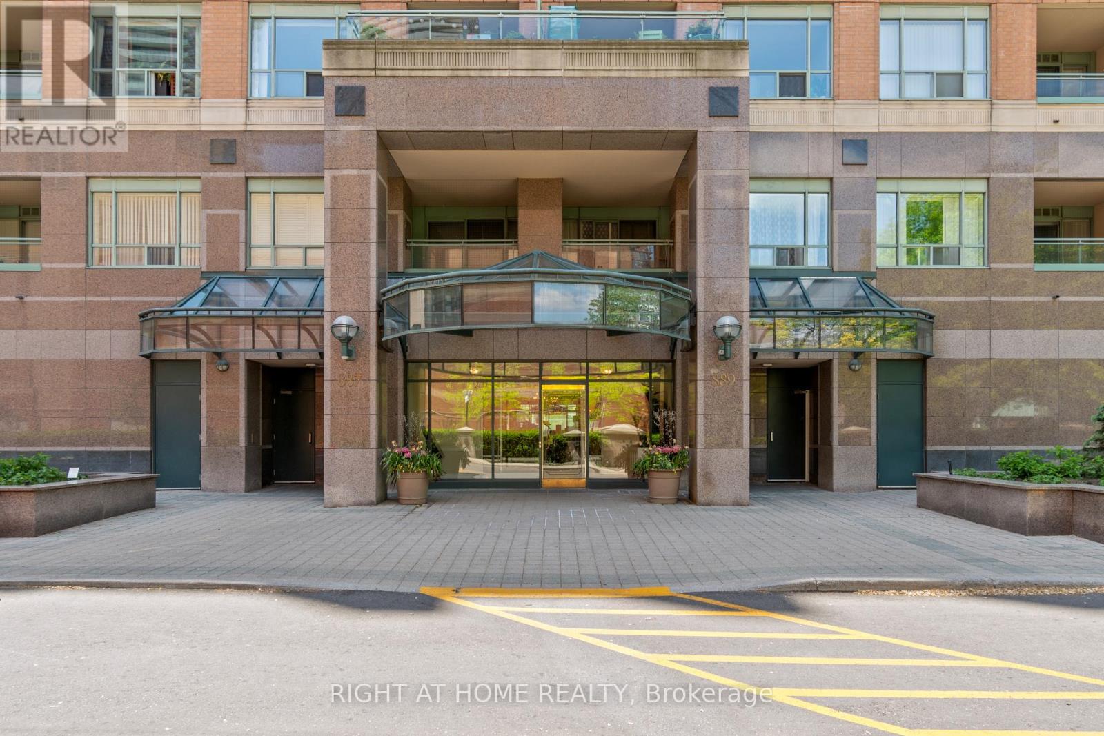 1008 - 889 BAY STREET, Toronto, Ontario