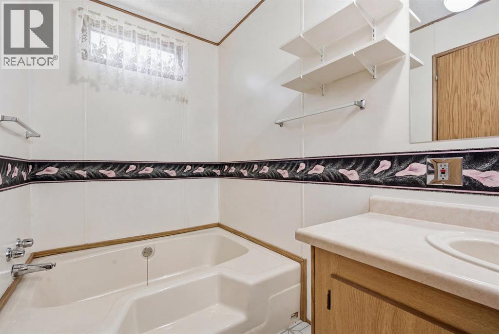 3011 Burroughs Manor NE, Calgary, Alberta  T1Y 6K1 - Photo 21 - A2326628