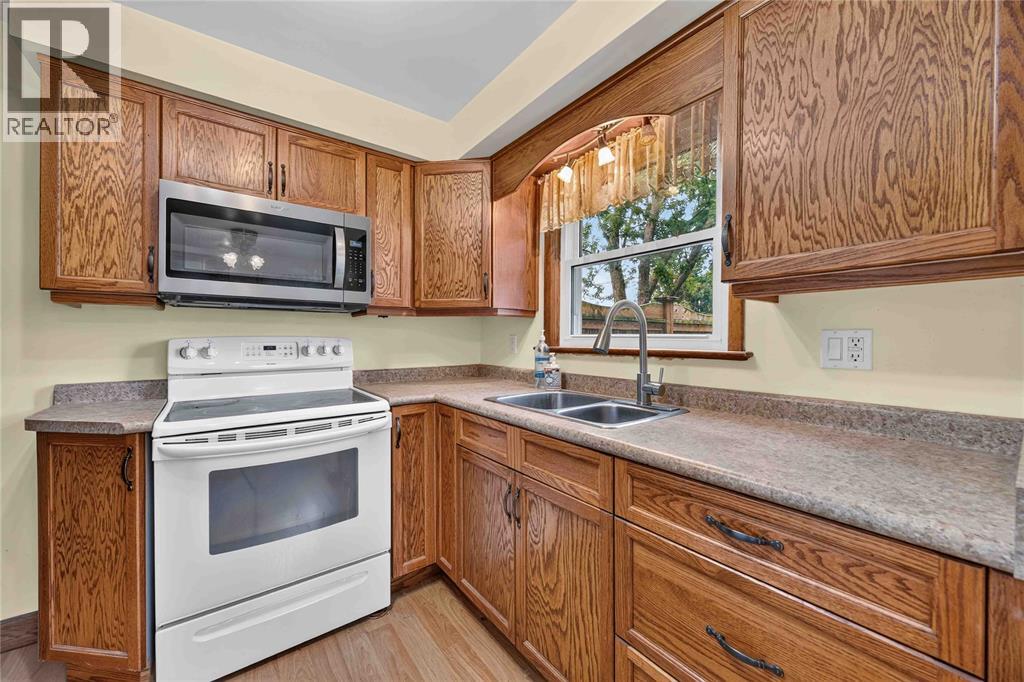 298 Elsfield Crescent, Sarnia, Ontario  N7S 1C3 - Photo 7 - 26017771