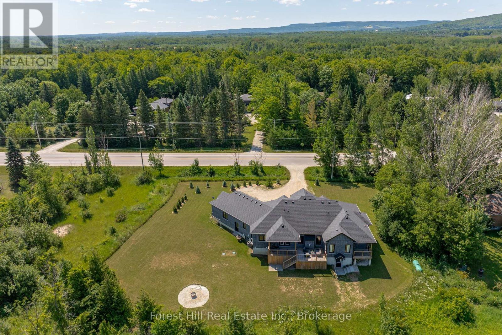 1029 Sixth Street, Collingwood, Ontario  L9Y 3Y9 - Photo 2 - S13613266