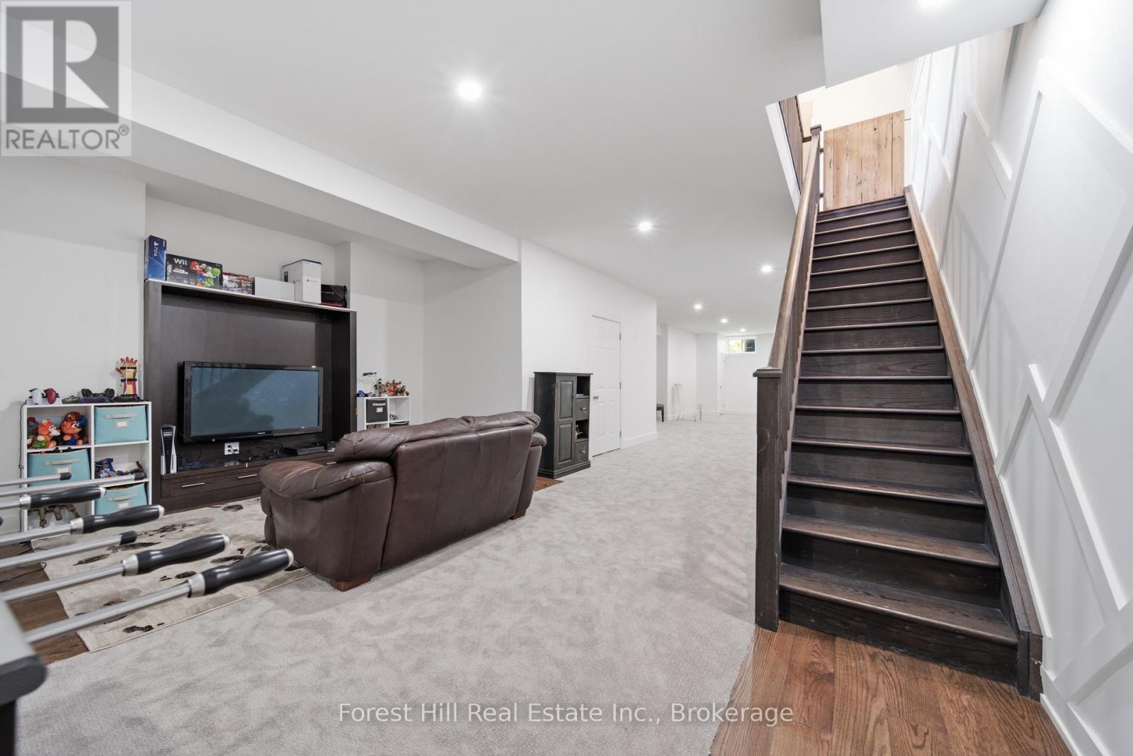 1029 Sixth Street, Collingwood, Ontario  L9Y 3Y9 - Photo 39 - S13613266