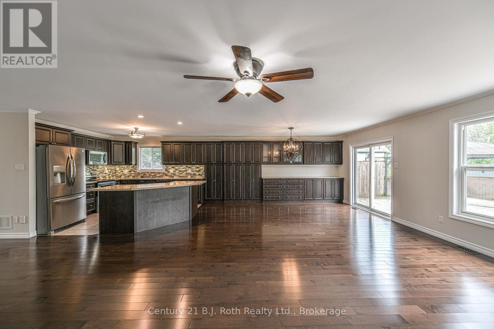 65 Courtland Street, Ramara (Atherley), Ontario  L3V 1A6 - Photo 16 - S13613324