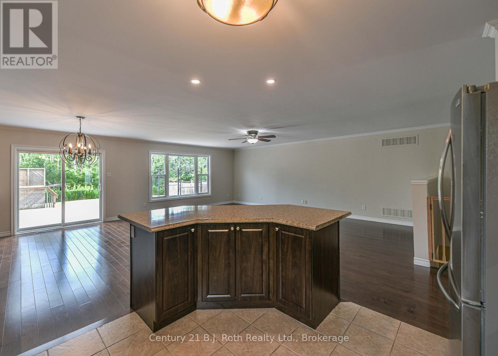 65 Courtland Street, Ramara (Atherley), Ontario  L3V 1A6 - Photo 21 - S13613324