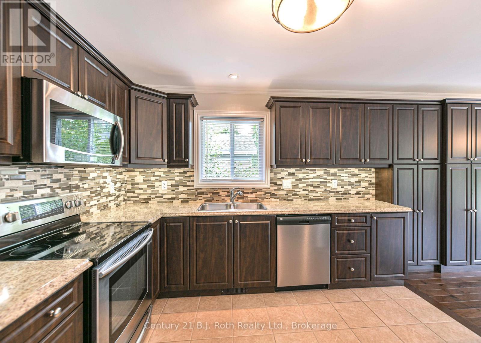 65 Courtland Street, Ramara (Atherley), Ontario  L3V 1A6 - Photo 22 - S13613324
