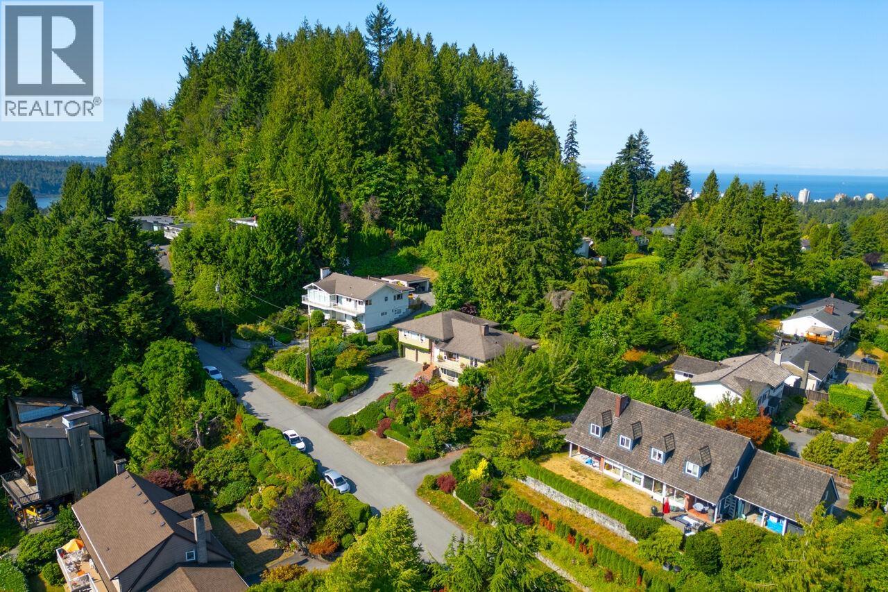 805 Younette Drive, West Vancouver, British Columbia  V7T 1T1 - Photo 37 - R3150201