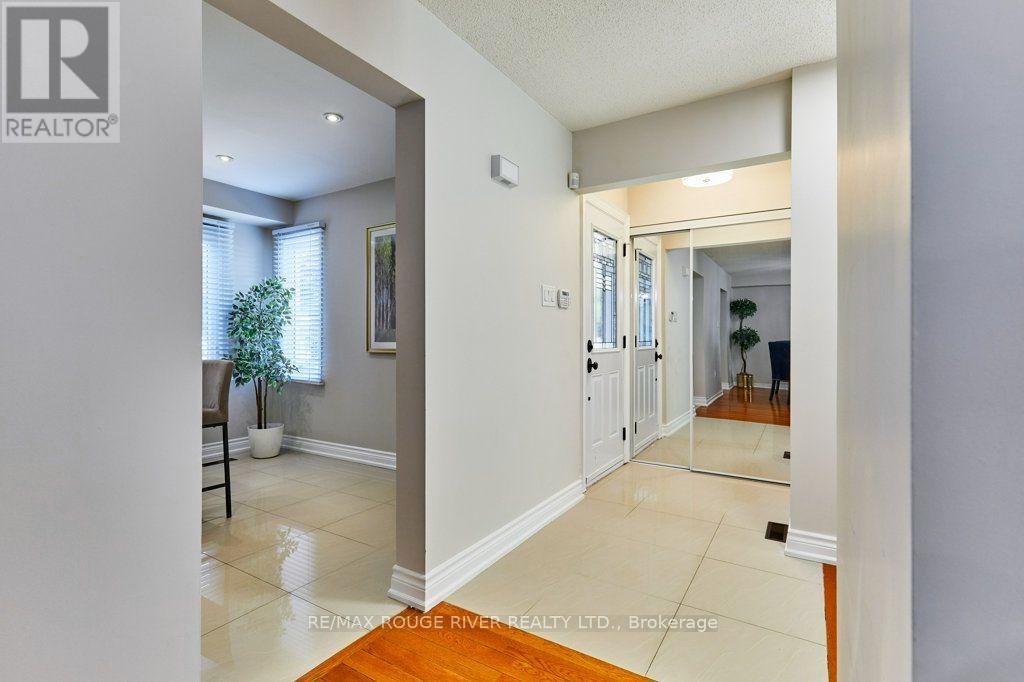 216 Wright Crescent, Ajax, Ontario  L1S 6X2 - Photo 17 - E13613378