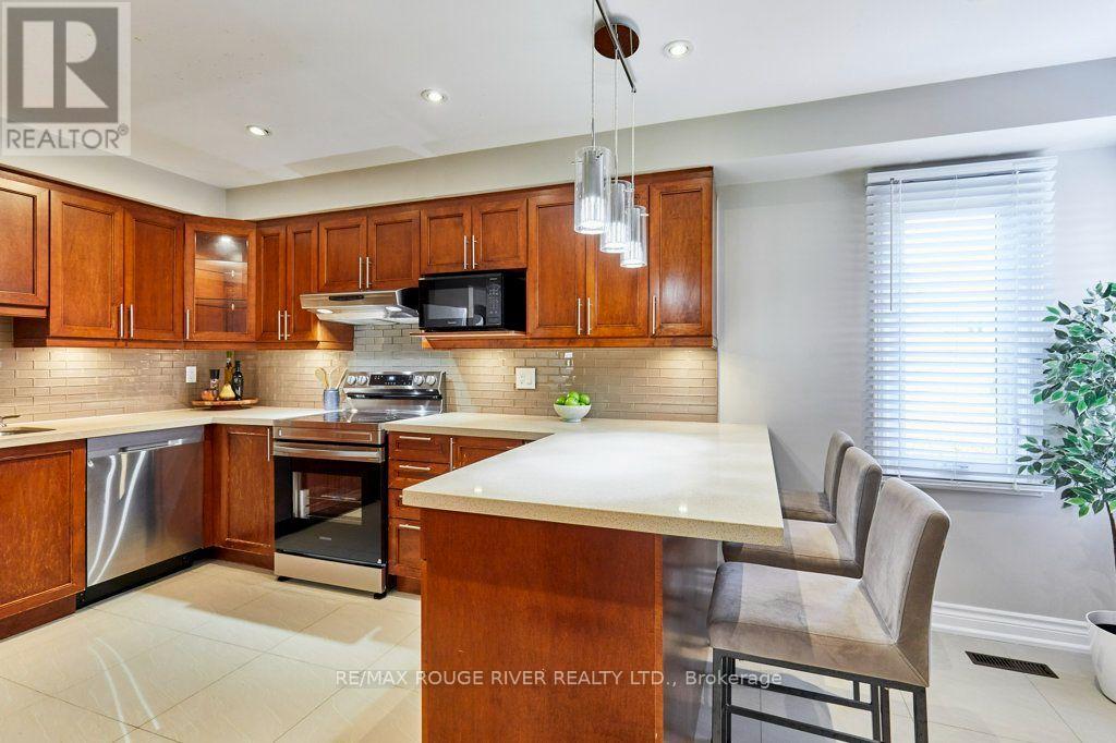 216 Wright Crescent, Ajax, Ontario  L1S 6X2 - Photo 18 - E13613378