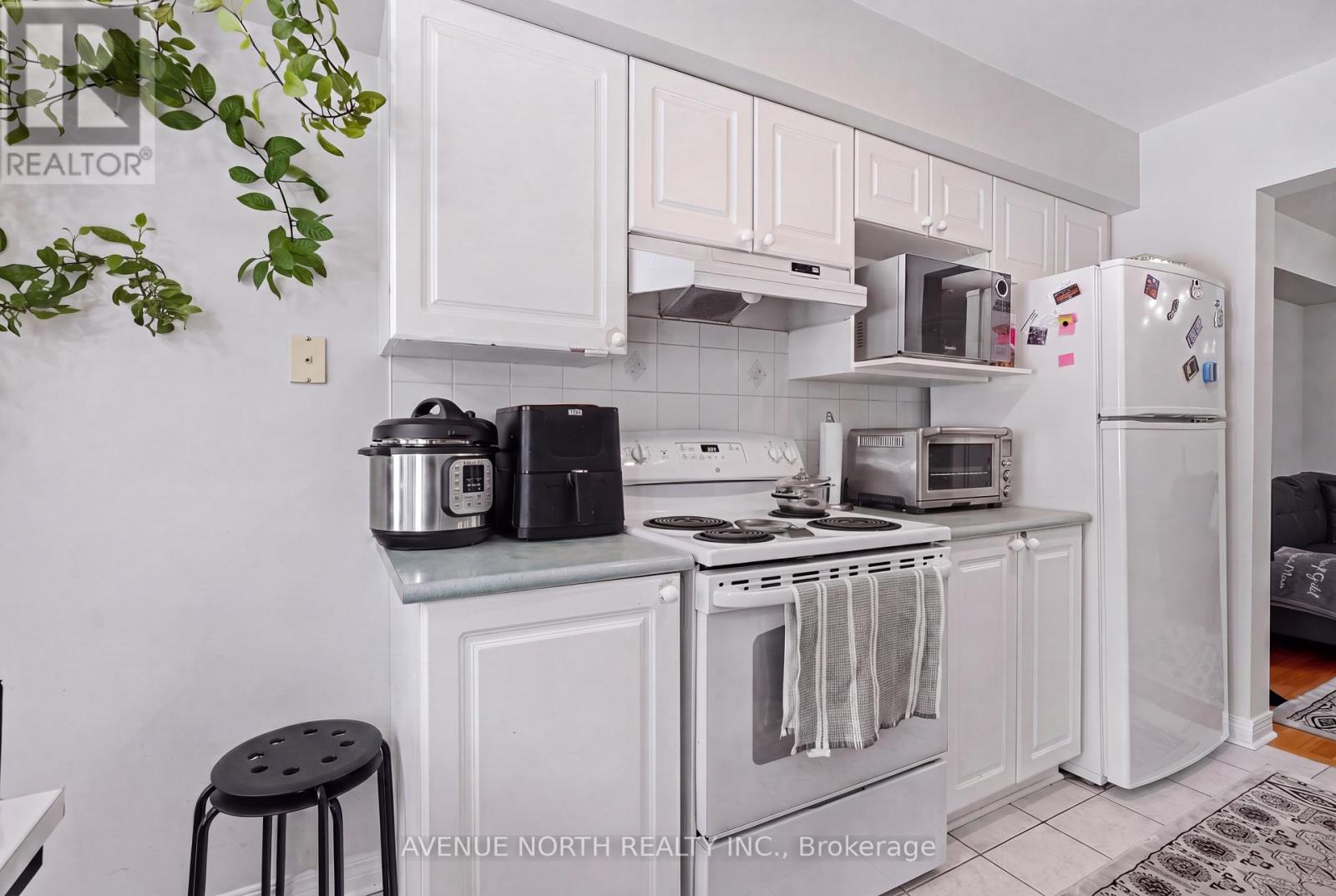 276 Windhurst Drive, Ottawa, Ontario  K2G 6G9 - Photo 5 - X13613356