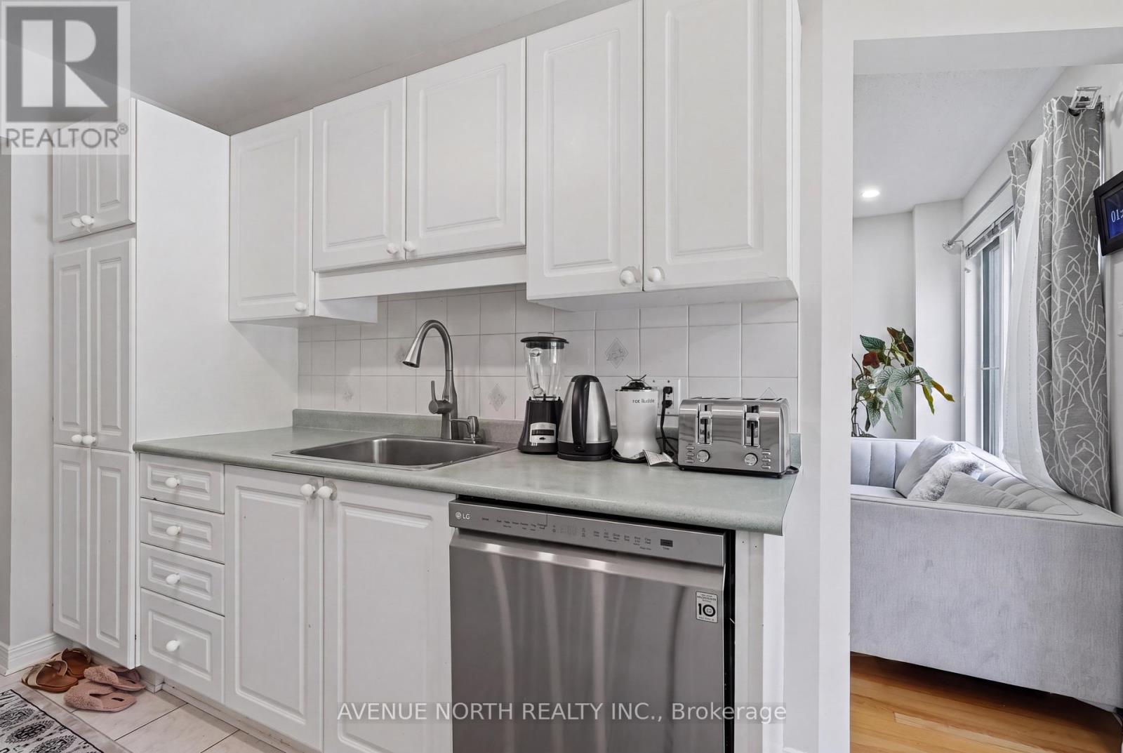 276 Windhurst Drive, Ottawa, Ontario  K2G 6G9 - Photo 6 - X13613356