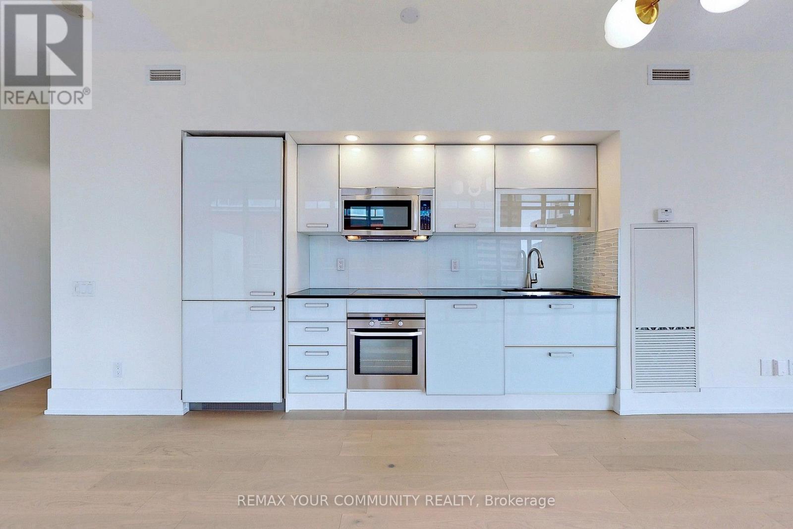 603 - 33 CHARLES STREET E, Toronto, Ontario