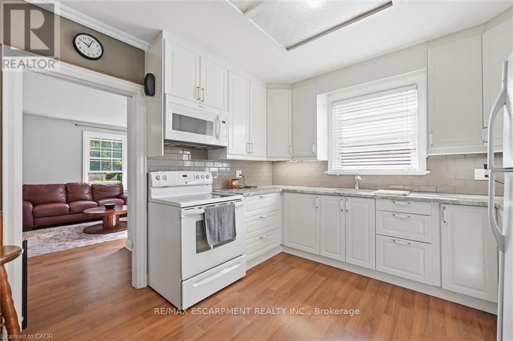 938 Cloverleaf Drive, Burlington, Ontario  L7T 3Y9 - Photo 15 - W13613206