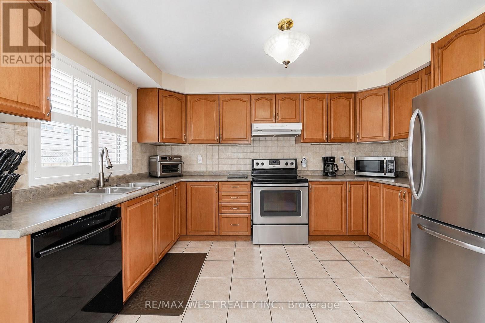63 Lockheed Crescent, Brampton, Ontario  L7A 3G4 - Photo 4 - W13613228