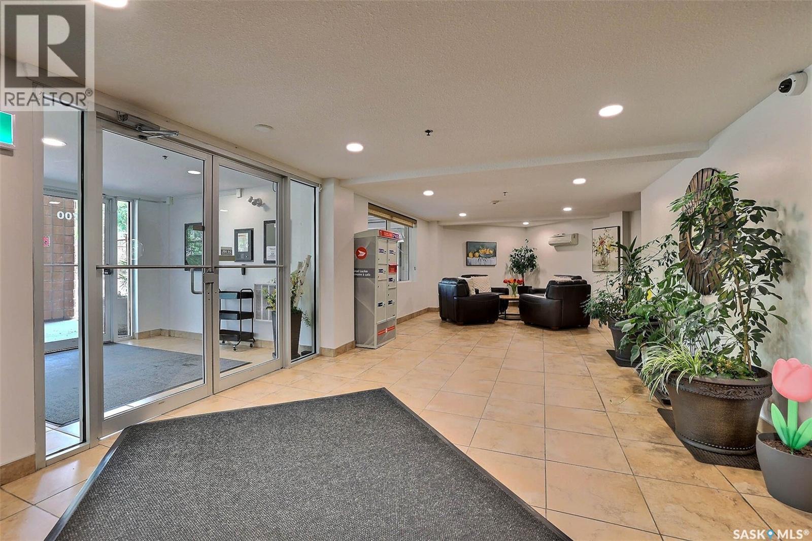 306 2700 Montague Street, Regina, Saskatchewan  S4S 0J9 - Photo 2 - SK043680