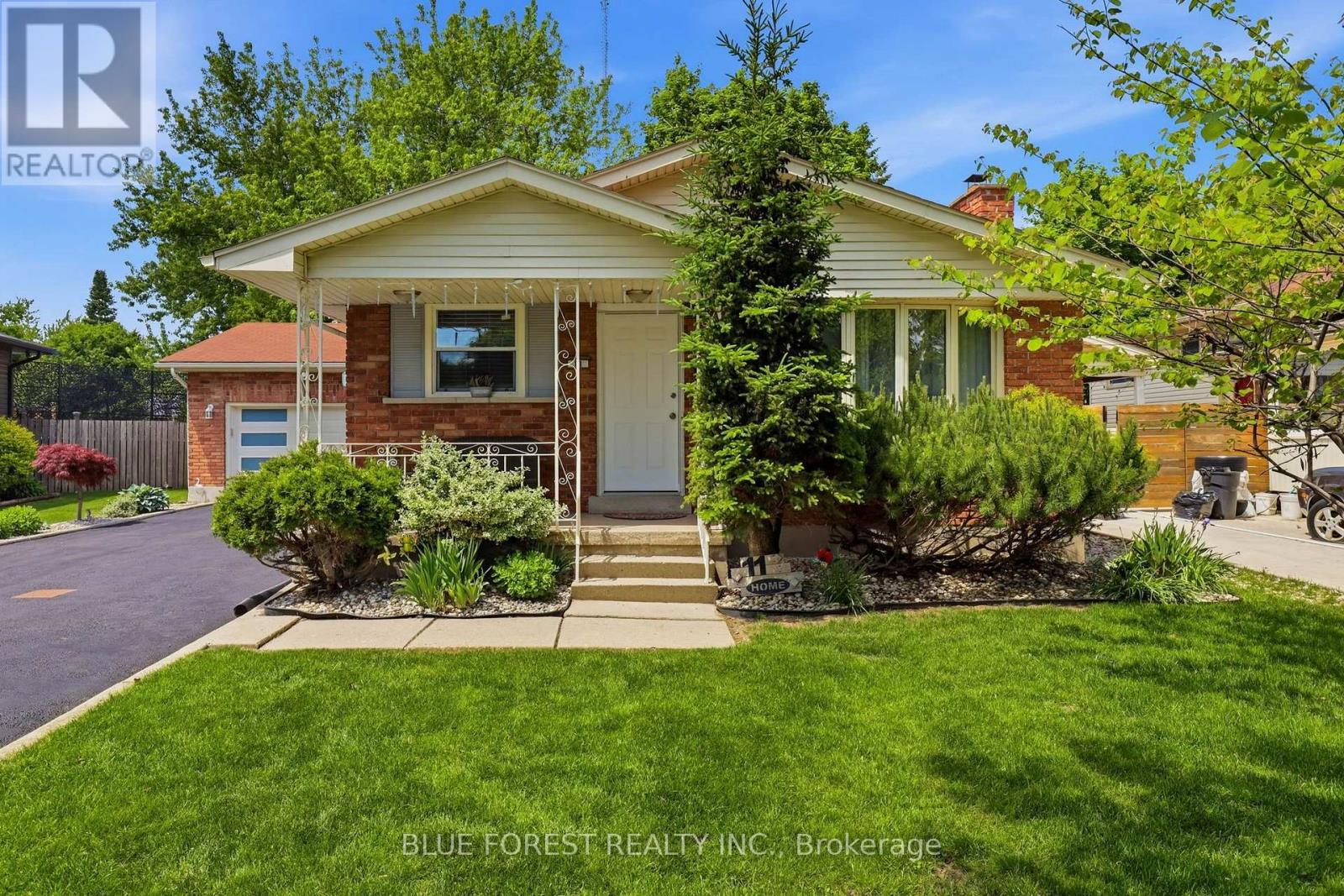 11 Hillsborough Road, London South, Ontario  N6J 2E7 - Photo 2 - X13613528