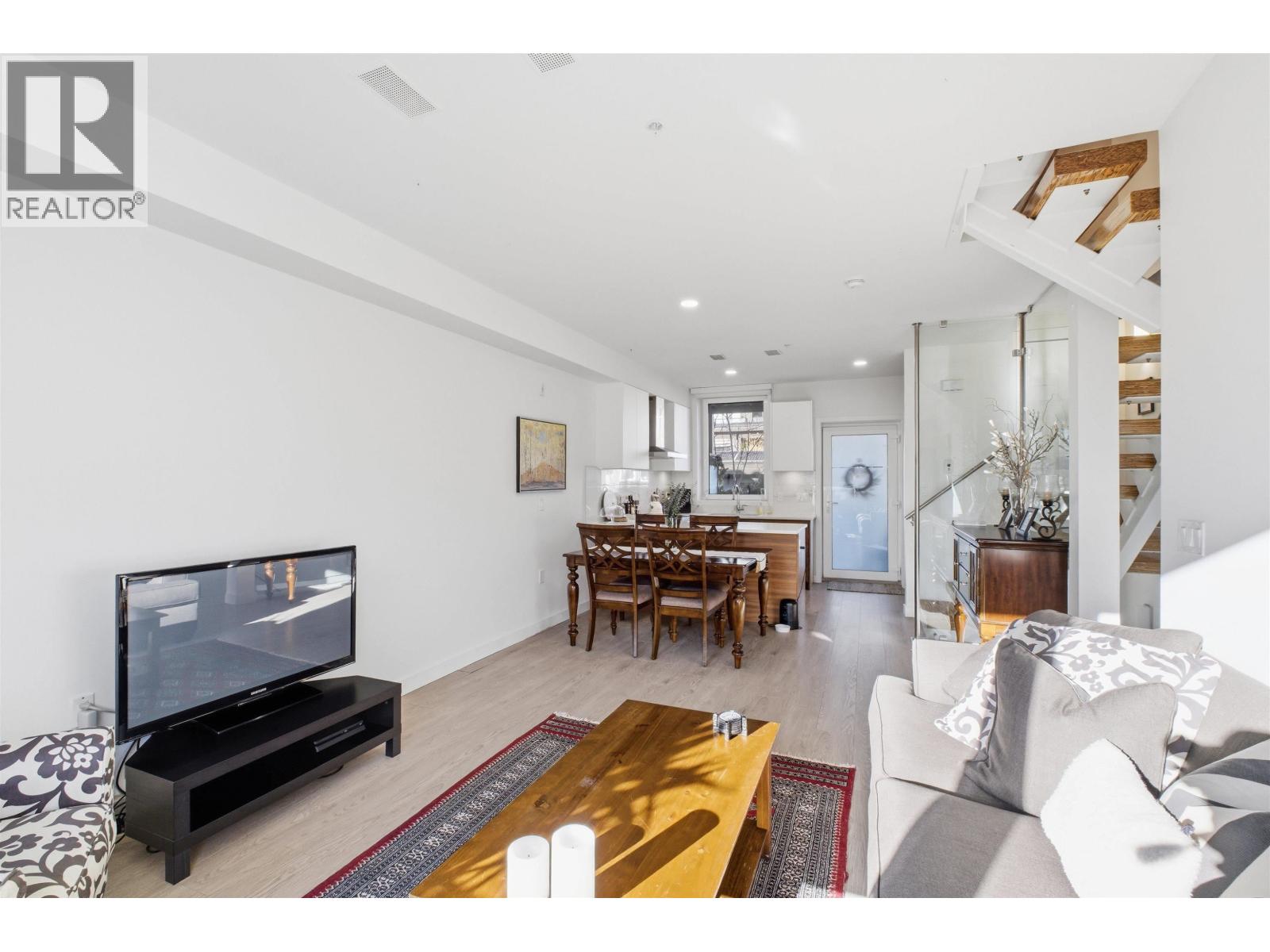 33 720 E 3rd Street, North Vancouver, British Columbia  V7L 0G7 - Photo 4 - R3150462