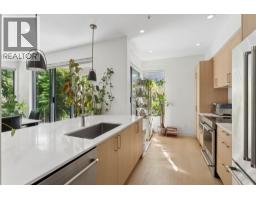 101 2242 MARINE DRIVE DRIVE, West Vancouver, British Columbia