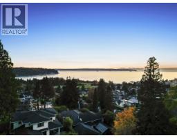 1066 FULTON AVENUE, West Vancouver, British Columbia