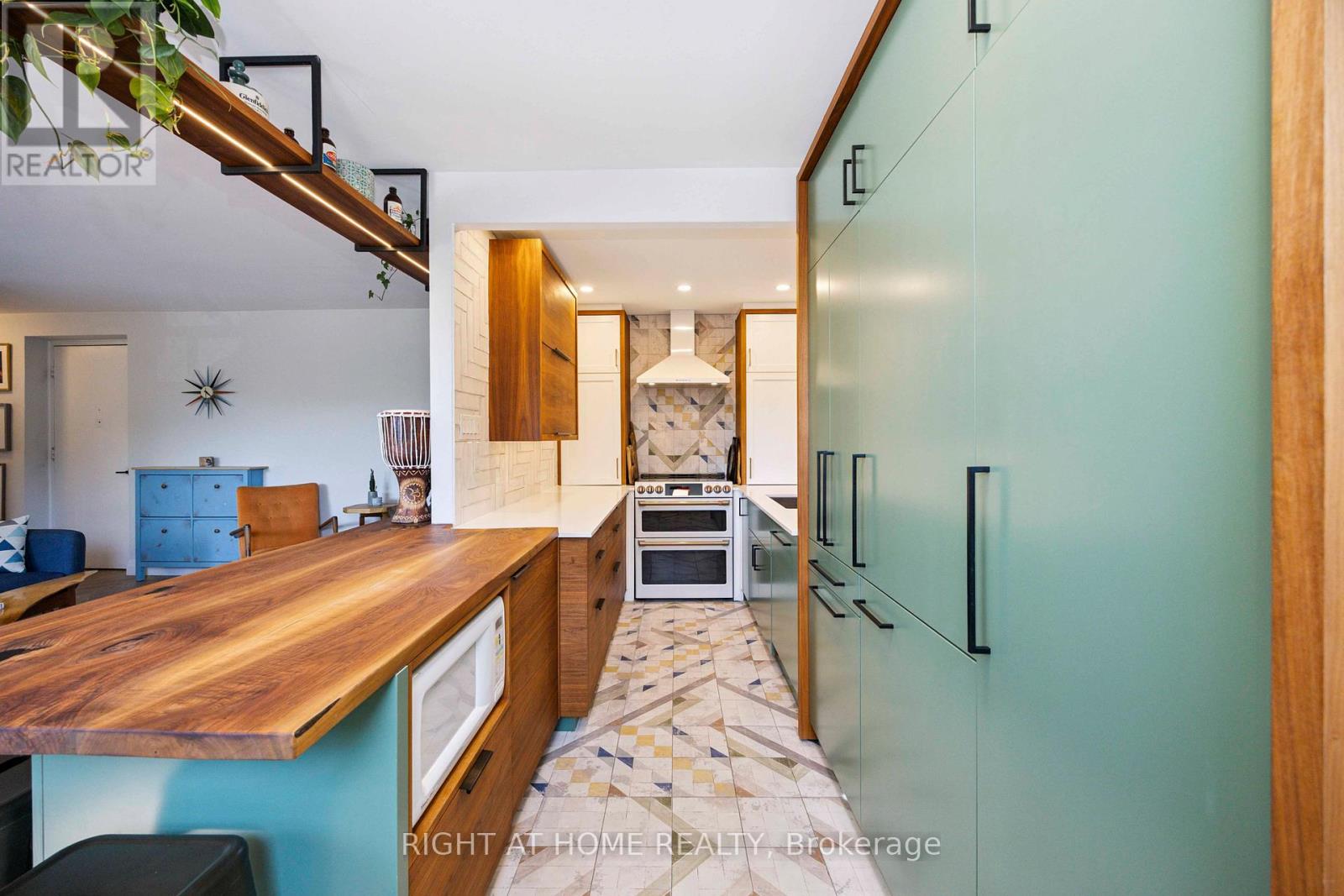 103 - 57 Neptune Drive, Toronto, Ontario  M6A 1X2 - Photo 17 - C12979770