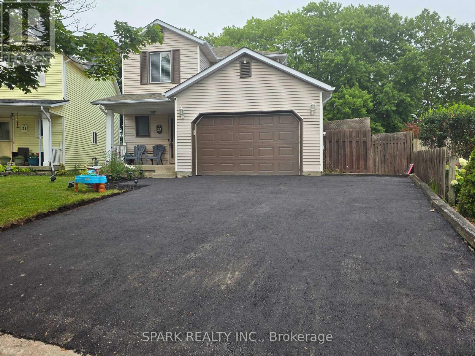 23 RANNIE COURT, Thorold, Ontario