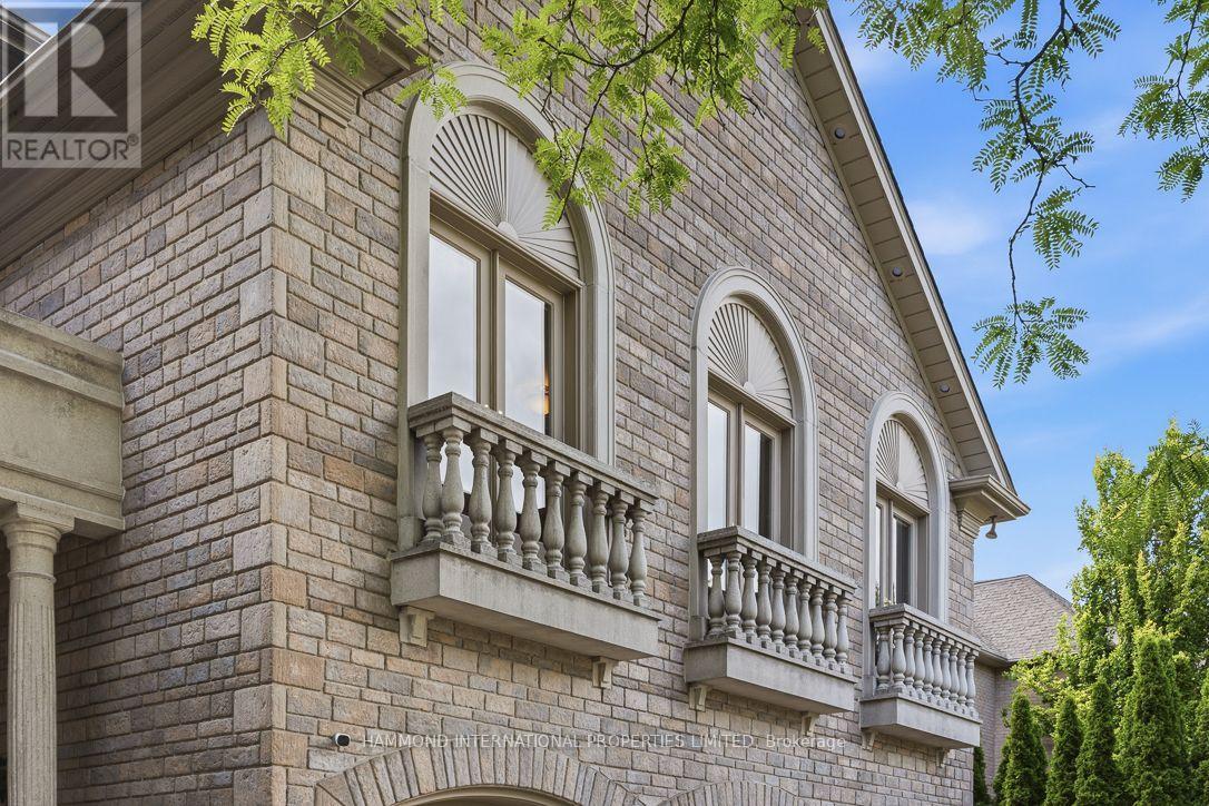 32 Arjay Crescent, Toronto, Ontario  M2L 1C7 - Photo 3 - C13613444