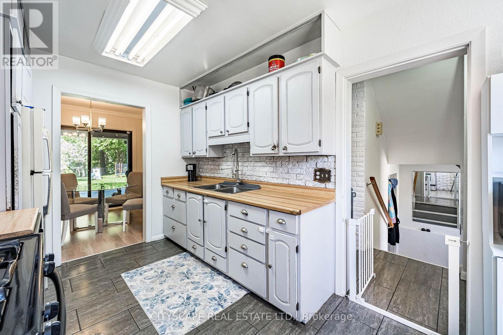 138 Overture Road, Toronto, Ontario  M1E 2W4 - Photo 5 - E13613476
