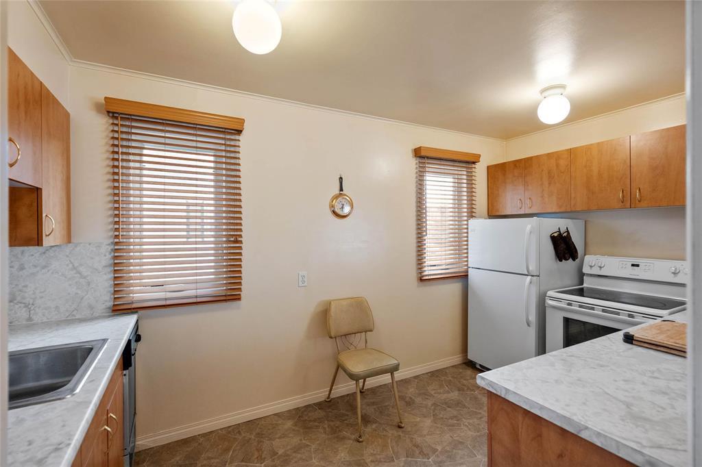 409 Radford Street, Winnipeg, Manitoba  R2X 2E7 - Photo 2 - 202618604