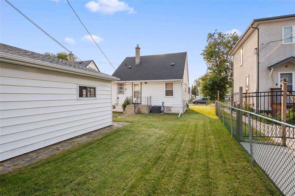409 Radford Street, Winnipeg, Manitoba  R2X 2E7 - Photo 27 - 202618604
