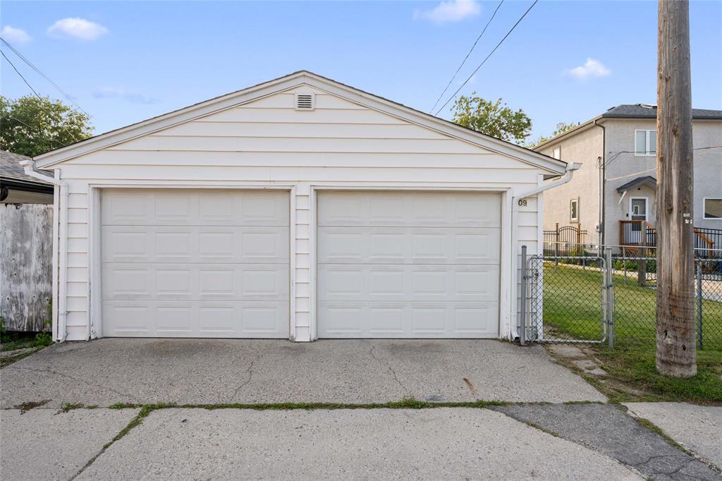 409 Radford Street, Winnipeg, Manitoba  R2X 2E7 - Photo 9 - 202618604