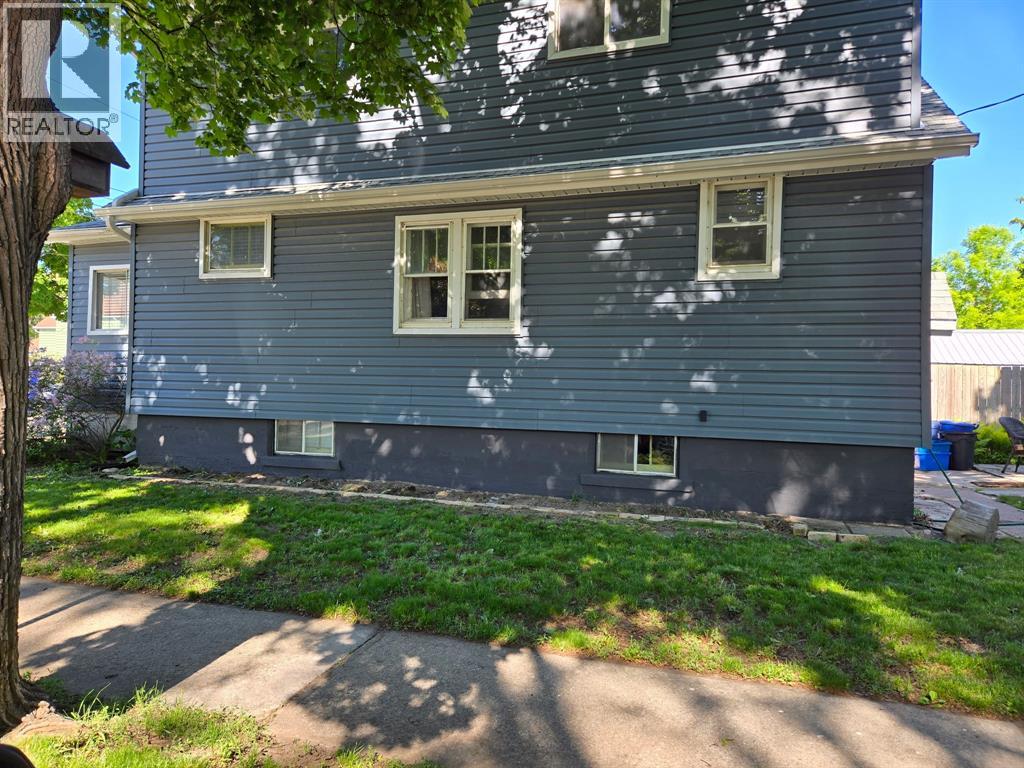463 Confederation Street, Sarnia, Ontario  N7T 2B5 - Photo 2 - 26010108