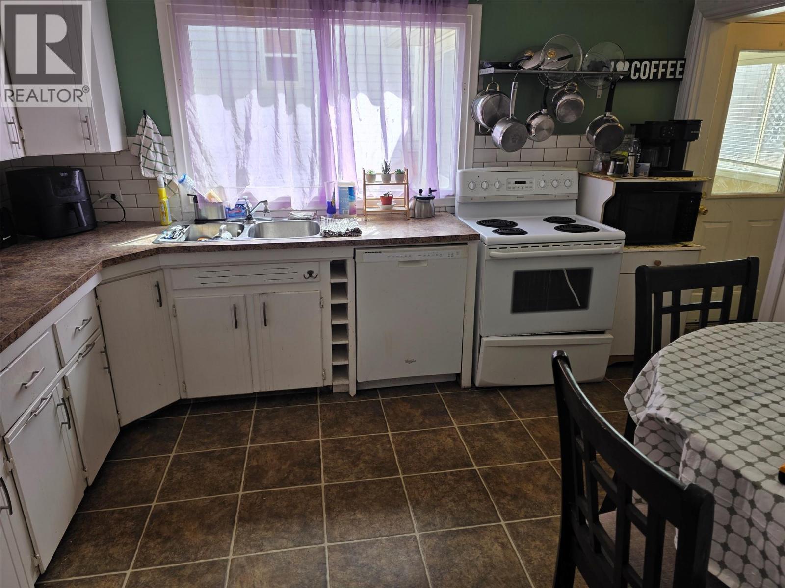1225 104 Avenue, Dawson Creek, British Columbia  V1G 2J4 - Photo 5 - 10386820