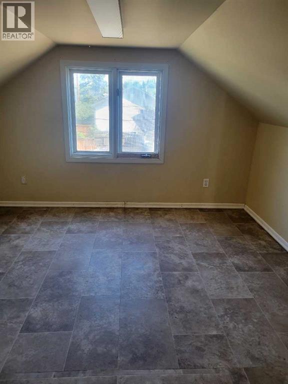 1 Elm Avenue, Okotoks, Alberta  T1S 1K6 - Photo 12 - A2330847