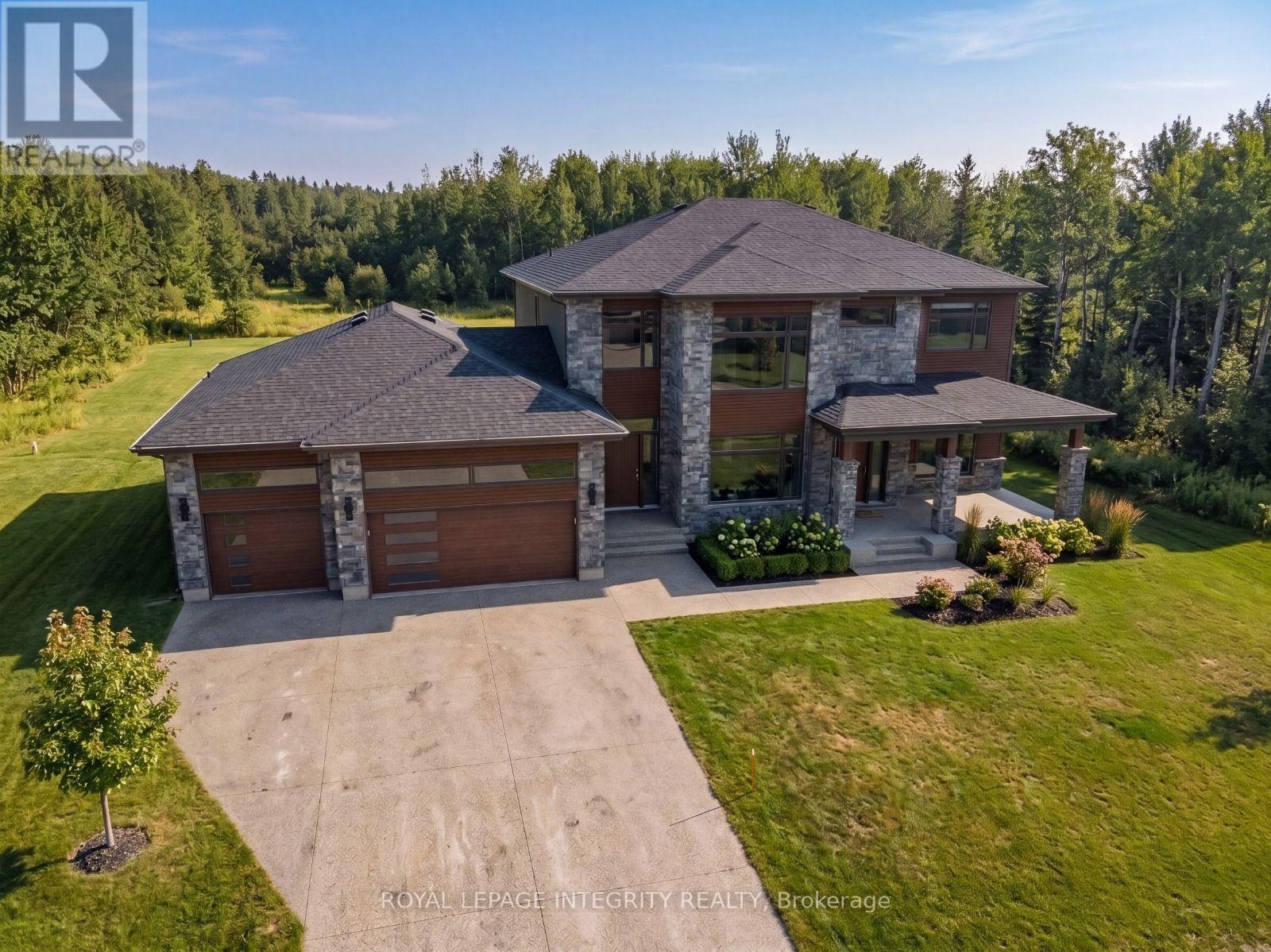 671 BALLYCASTLE CRESCENT, Ottawa, Ontario