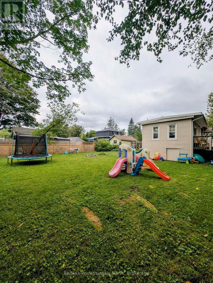 261 Hotchkiss Street, Gravenhurst, Ontario  P1P 1H7 - Photo 4 - X13169332