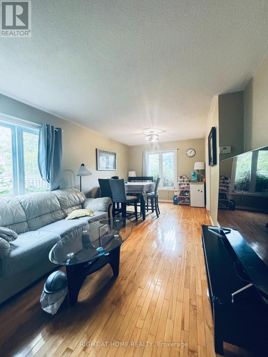 96 Howell Road, Oakville, Ontario  L6H 5Z4 - Photo 8 - W13613672